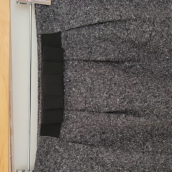 LOFT Ann Taylor size 0 mini black/white tweed skirt - Picture 2 of 5